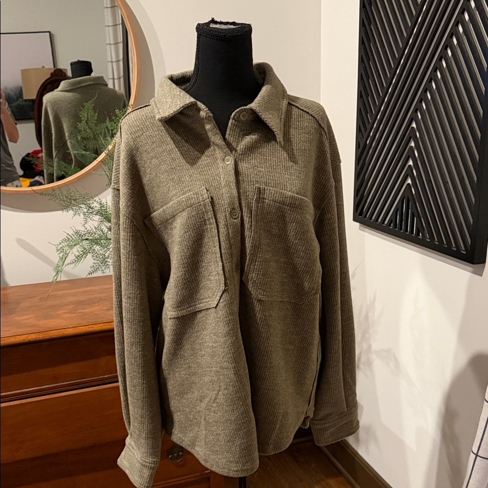 New In Ribbed Button-Up Overshirt in Olive large